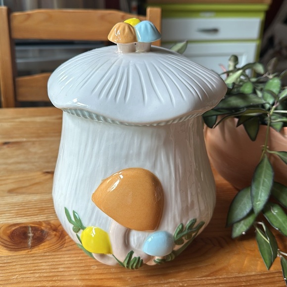 Vintage Mushroom Ceramic Canister - Picture 1 of 12